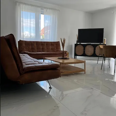 Apartment Neubau Design 4 2x Bad, Kueche, Balkon
