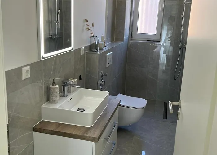 Neubau Design 4 2x Bad, Kueche, Balkon Appartement Brunswick
